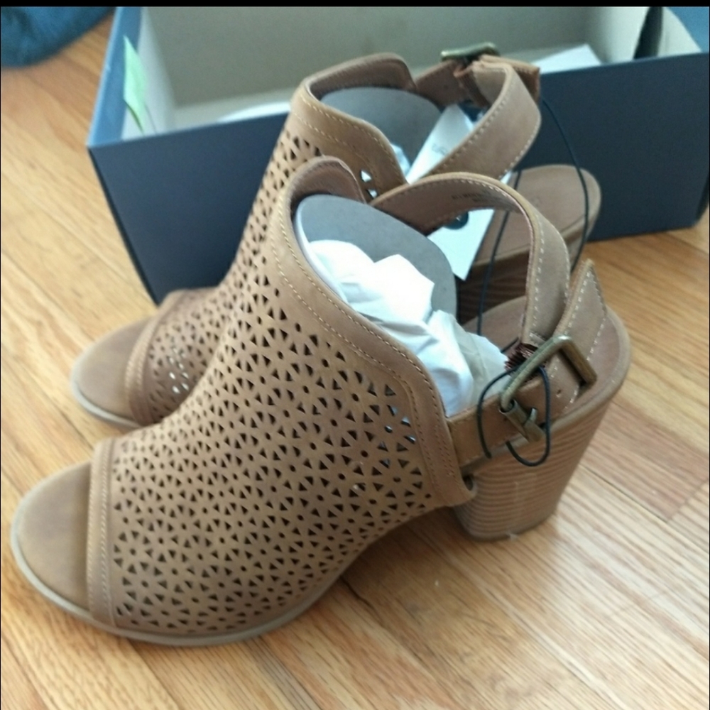 Universal Thread Heels